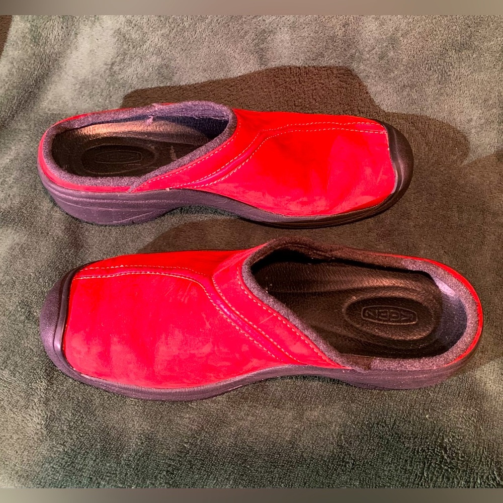 Keen GUC size 10 red mule clog great tread